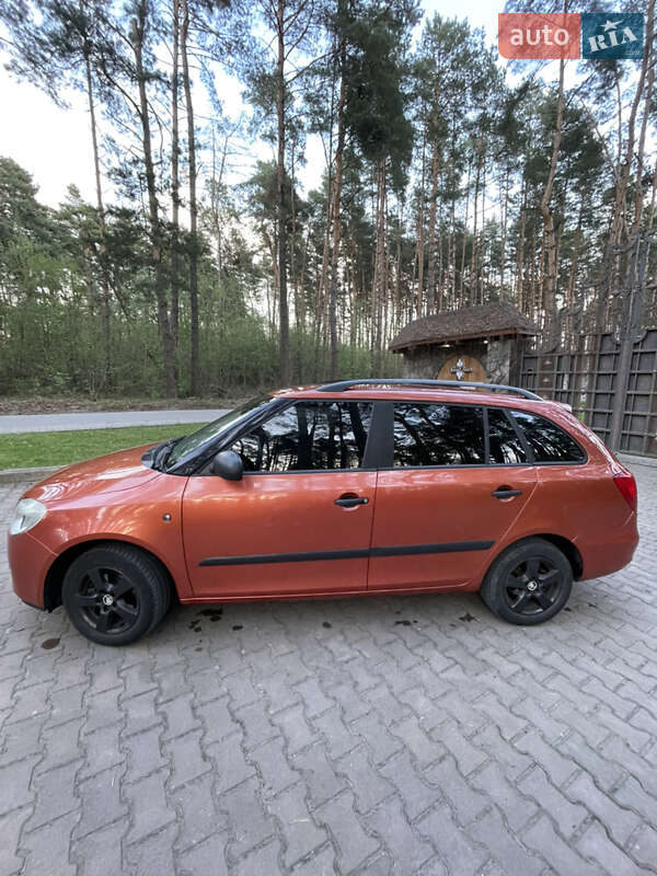Універсал Skoda Fabia 2009 в Новояворівську