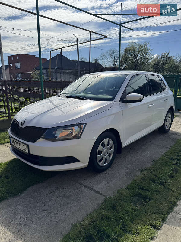 Хэтчбек Skoda Fabia 2015 в 