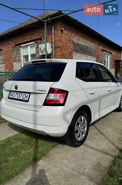 Хэтчбек Skoda Fabia 2015 в 