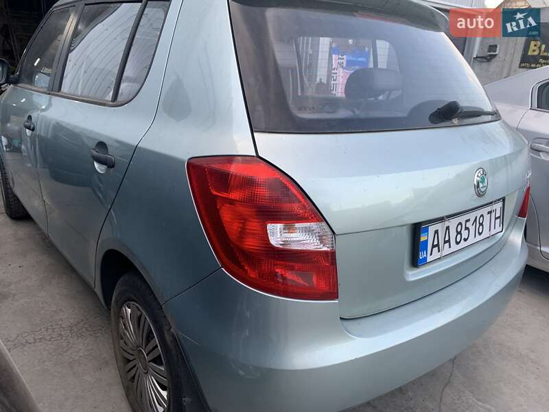 Хэтчбек Skoda Fabia 2012 в 