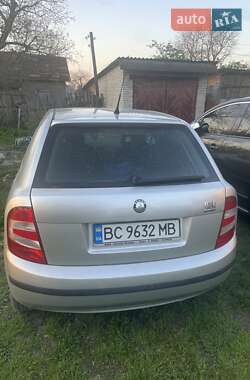 Хэтчбек Skoda Fabia 2006 в 