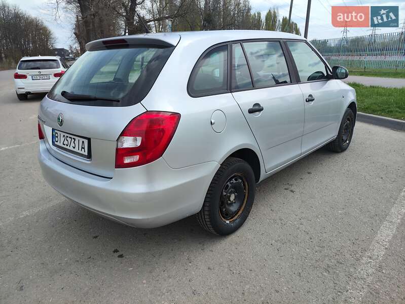 Універсал Skoda Fabia 2011 в Полтаві