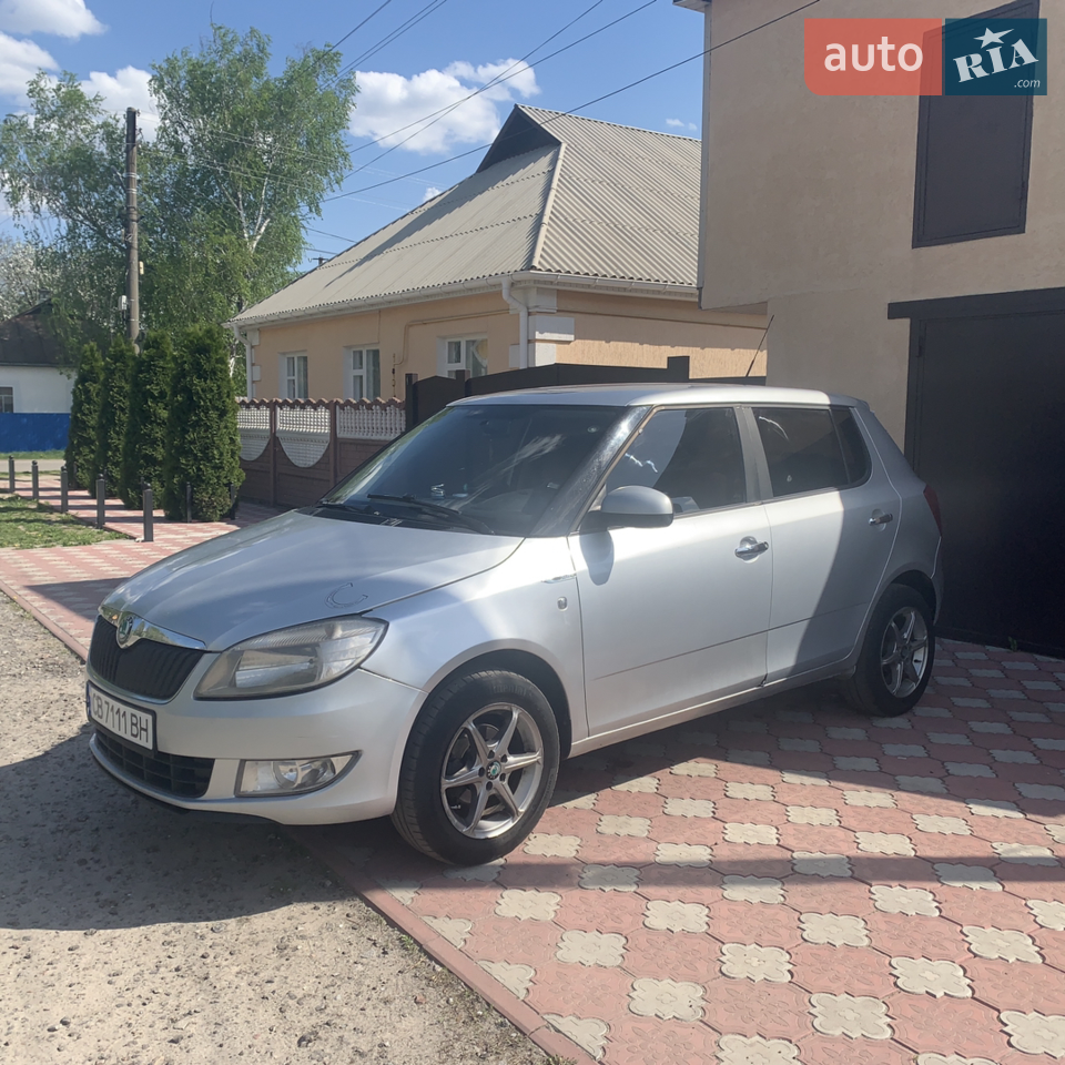2011 Skoda Fabia - мініатюра 10