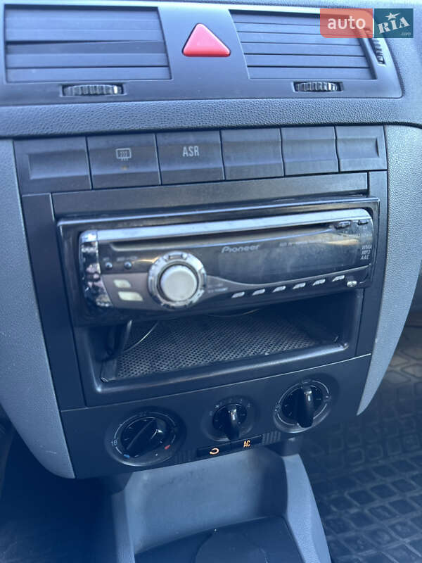 Універсал Skoda Fabia 2002 в Старій Синяві