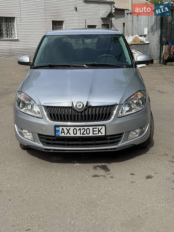 Хетчбек Skoda Fabia 2012 в 