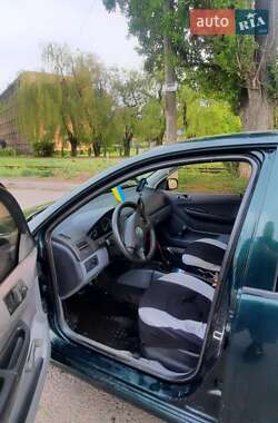 Хэтчбек Skoda Fabia 2002 в 