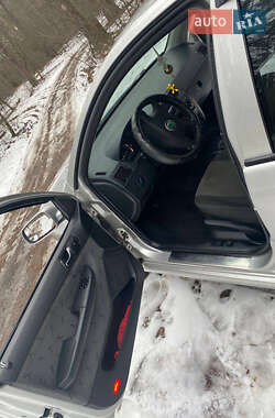 Седан Skoda Fabia 2003 в 