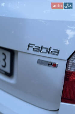 Хэтчбек Skoda Fabia 2012 в 