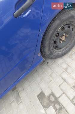 Хетчбек Skoda Fabia 2000 в 