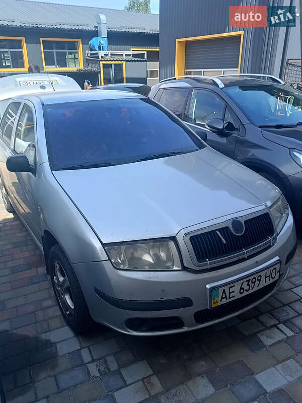 Седан Skoda Fabia 2006 в 