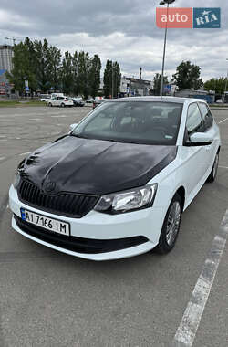 Хетчбек Skoda Fabia 2015 в 