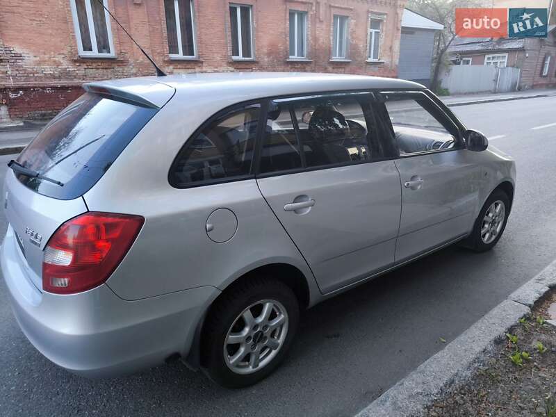 Универсал Skoda Fabia 2009 в Чернигове