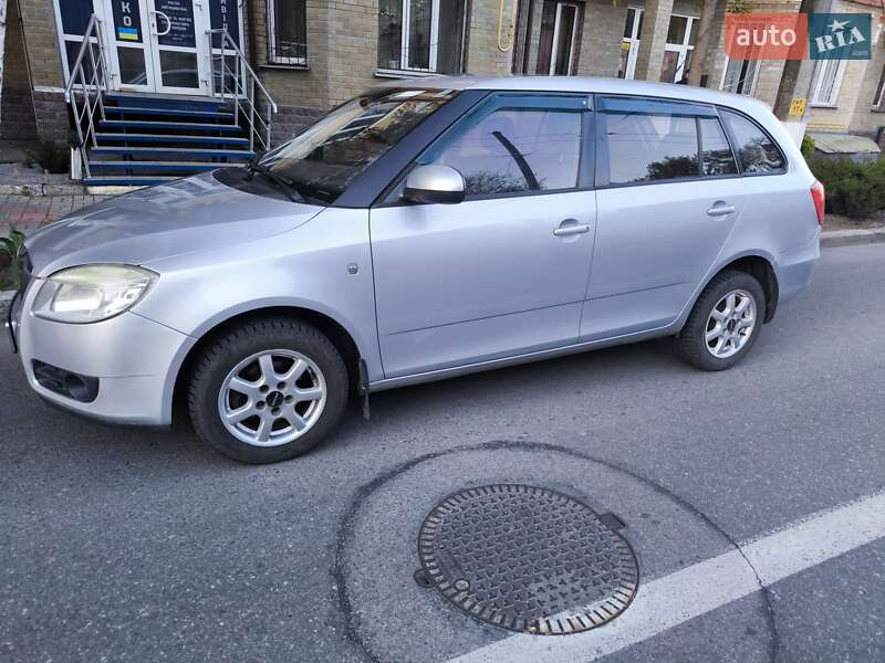 Универсал Skoda Fabia 2009 в Чернигове