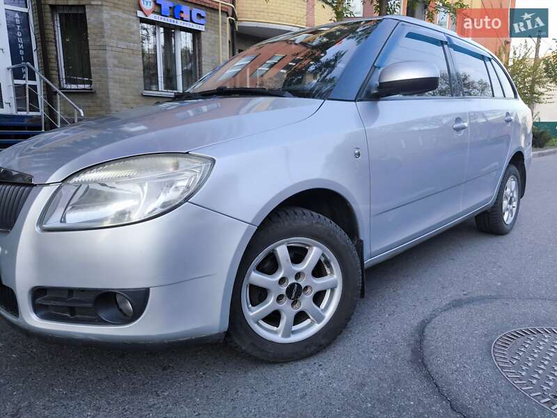 Универсал Skoda Fabia 2009 в Чернигове