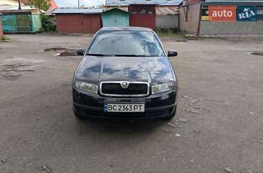Хэтчбек Skoda Fabia 2003 в Новом Роздоле
