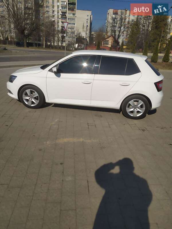 Хэтчбек Skoda Fabia 2016 в Дрогобыче