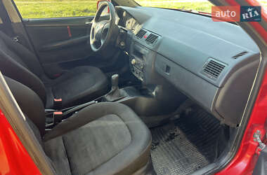 Хетчбек Skoda Fabia 2004 в 