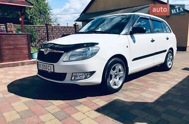Хэтчбек Skoda Fabia 2011 в 