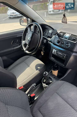 Хэтчбек Skoda Fabia 2011 в 
