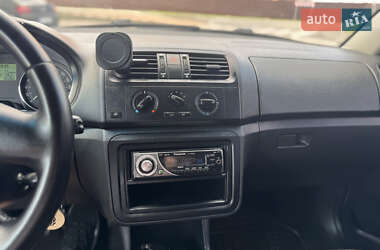 Хэтчбек Skoda Fabia 2011 в 