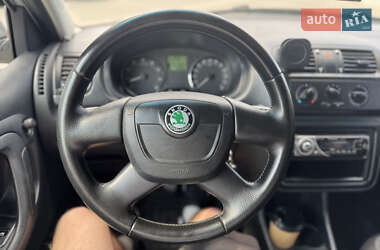 Хэтчбек Skoda Fabia 2011 в 