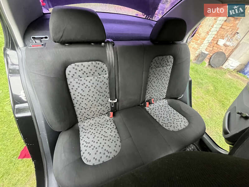 Седан Skoda Fabia 2006 в Тячеві
