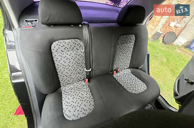 Седан Skoda Fabia 2006 в 