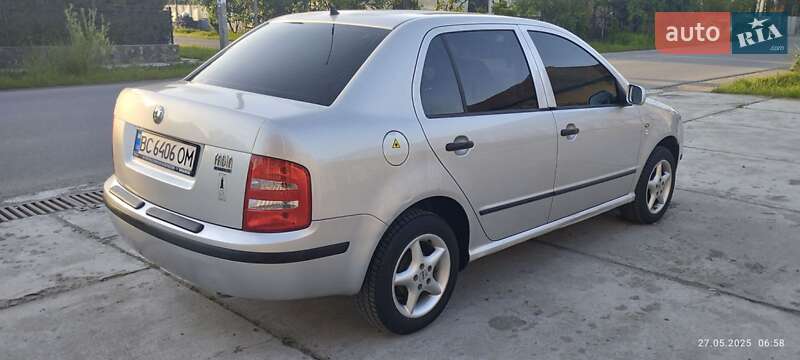 Седан Skoda Fabia 2002 в Виноградові