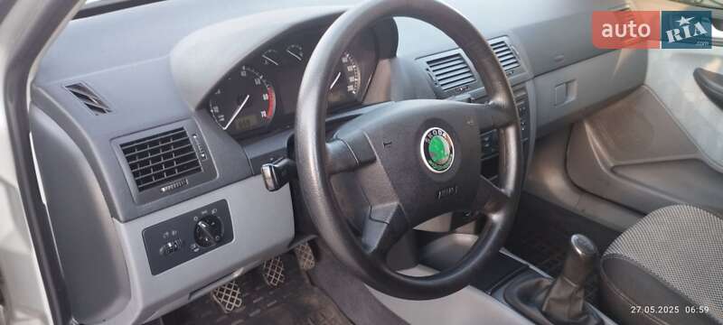Седан Skoda Fabia 2002 в Виноградові
