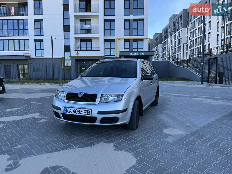 Хетчбек Skoda Fabia 2006 в 