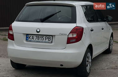 Хэтчбек Skoda Fabia 2011 в 