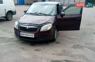 Хэтчбек Skoda Fabia 2010 в 