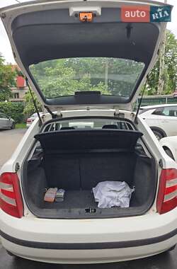 Хэтчбек Skoda Fabia 2006 в 