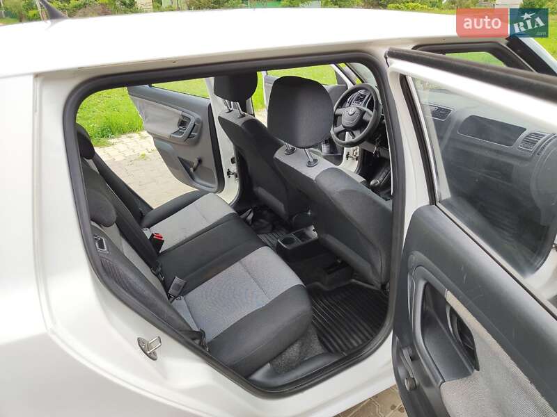 Хэтчбек Skoda Fabia 2011 в Одессе