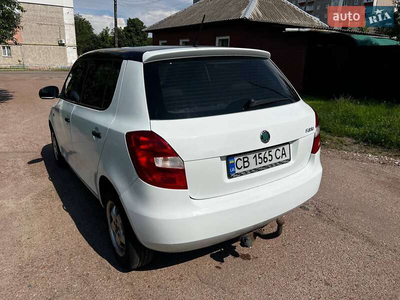 Хэтчбек Skoda Fabia 2012 в Чернигове