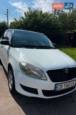 Хэтчбек Skoda Fabia 2012 в 