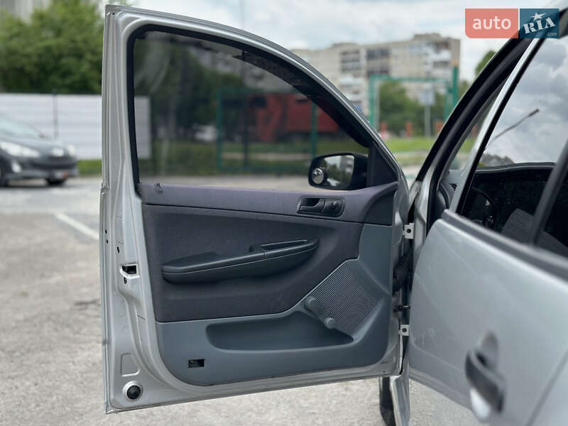 Хетчбек Skoda Fabia 2002 в Шептицькому