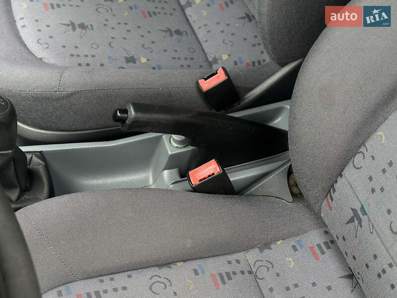 Хетчбек Skoda Fabia 2002 в Шептицькому