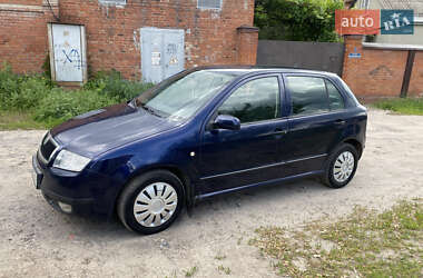 Хетчбек Skoda Fabia 2000 в 