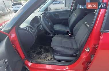 Хэтчбек Skoda Fabia 2010 в 