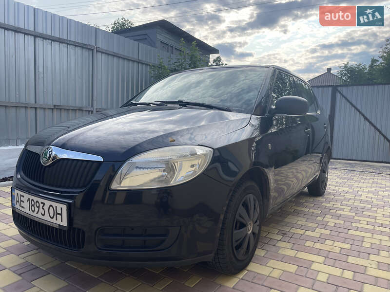Хетчбек Skoda Fabia 2009 в Дніпрі
