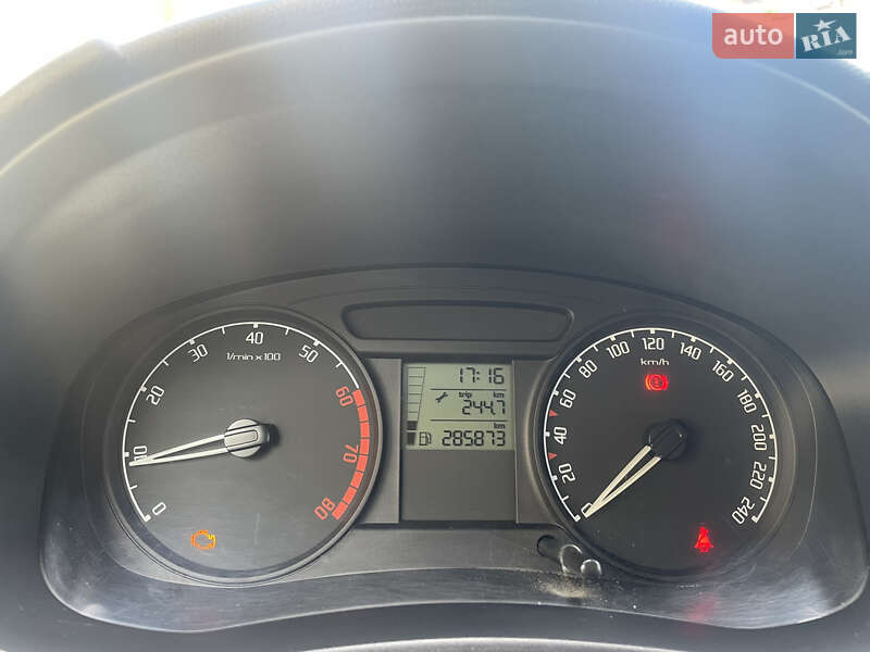 Хетчбек Skoda Fabia 2009 в Дніпрі