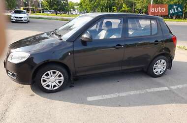 Хэтчбек Skoda Fabia 2009 в 