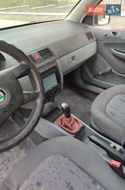 Хетчбек Skoda Fabia 2002 в 
