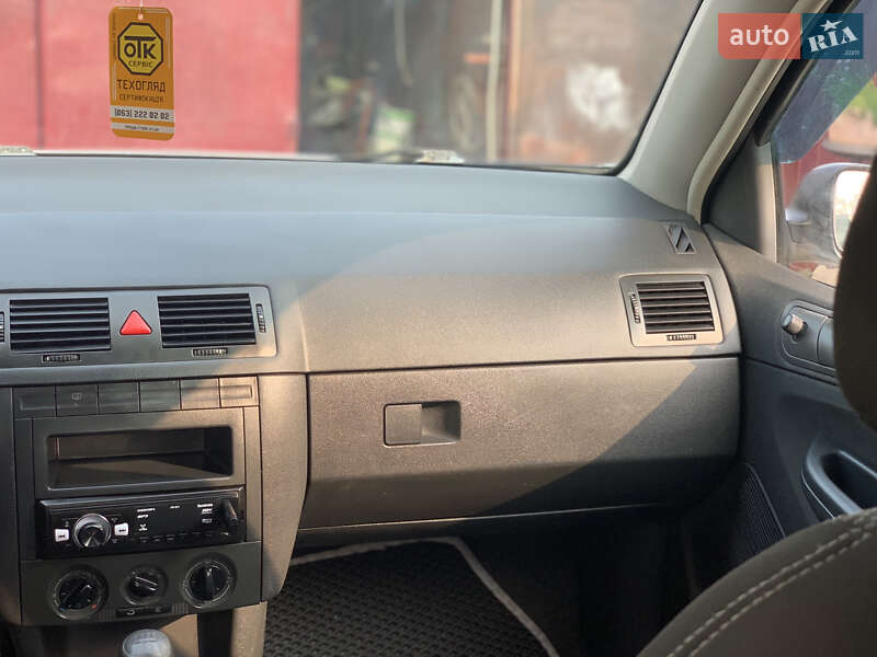 Хетчбек Skoda Fabia 2007 в Рокитному