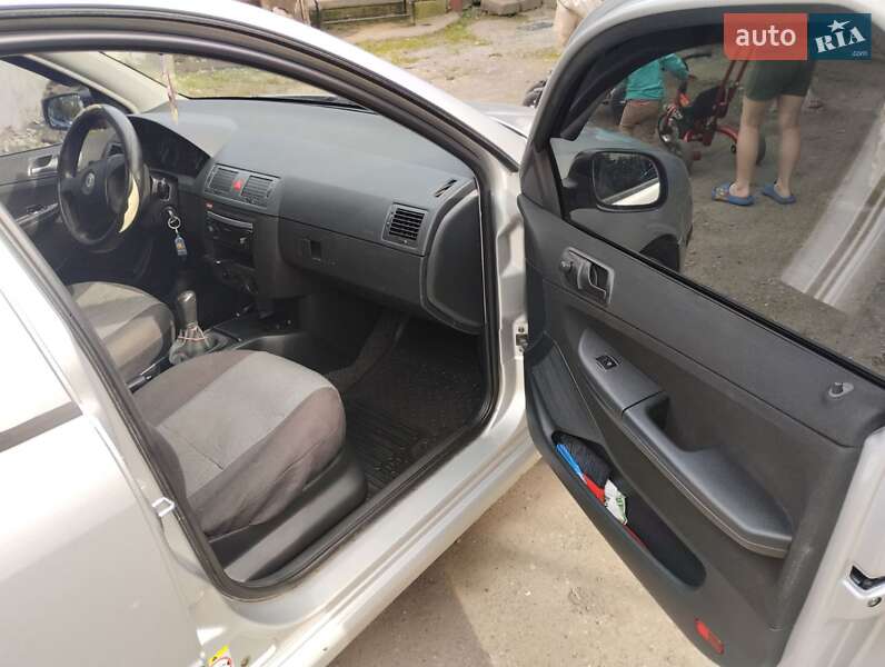 Седан Skoda Fabia 2006 в Михновцах
