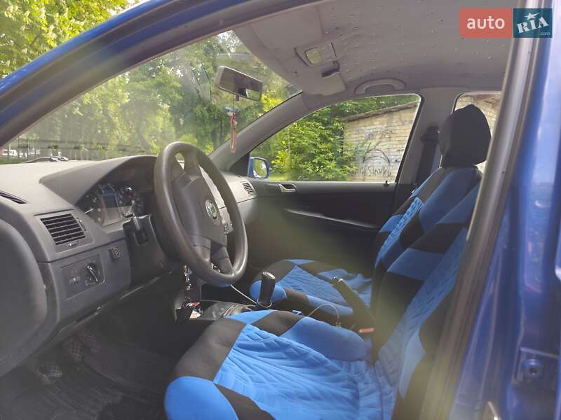 Хэтчбек Skoda Fabia 2004 в Киеве