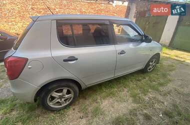 Хэтчбек Skoda Fabia 2010 в 