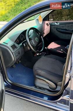 Седан Skoda Fabia 2002 в 