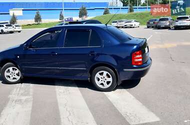 Седан Skoda Fabia 2002 в 